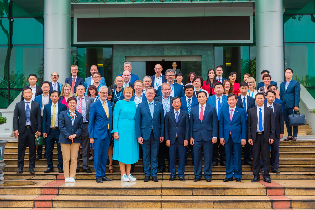 Besuch beim Volkskomitee der Provinz Phú Thọ. Besuch beim Volkskomitee der Provinz Phú Thọ.