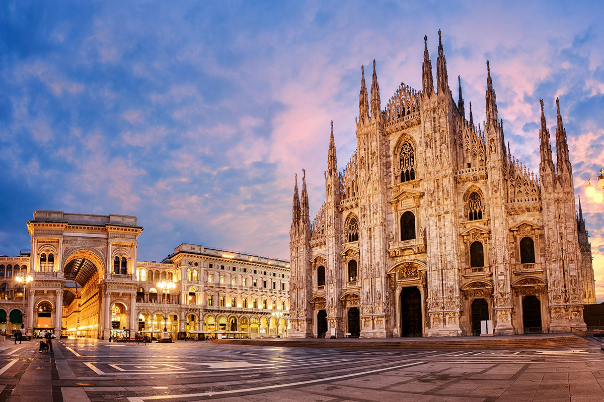 Bild: Xantana / istockphoto.com Mailänder Dom zum Sonnenaufgang
