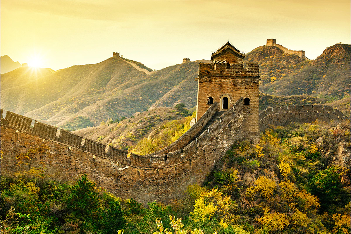 © istock / Nikada Sonnenuntergang bei der chinesischen Mauer