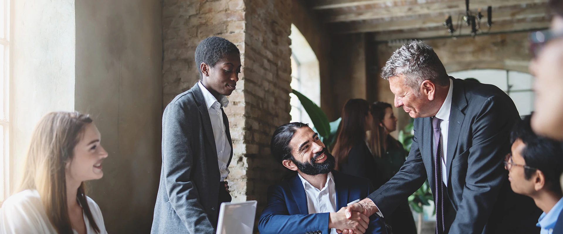 iStock-1407903668, Giuseppe Lombardo Bildbeschreibung / description: Meeting internationale Fachkräfte
