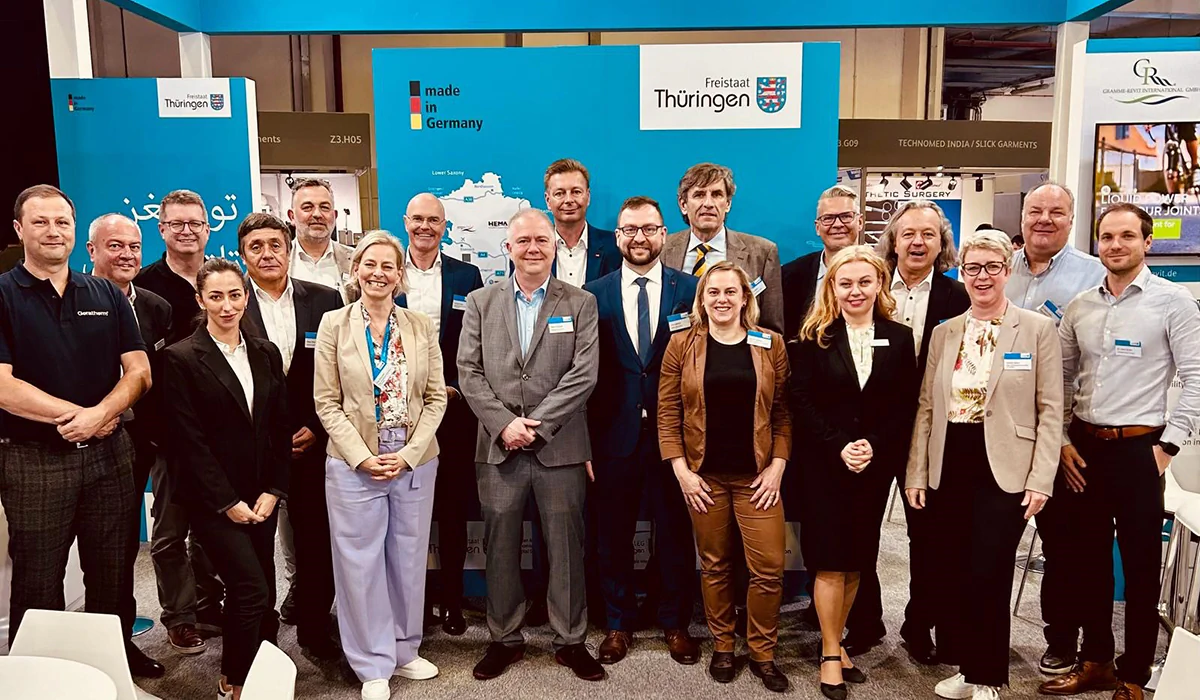 Bildbeschreibung / description: Gruppenbild von Ausstellern auf dem Thüringer Gemeinschaftsstand zur Arab Health in Dubai